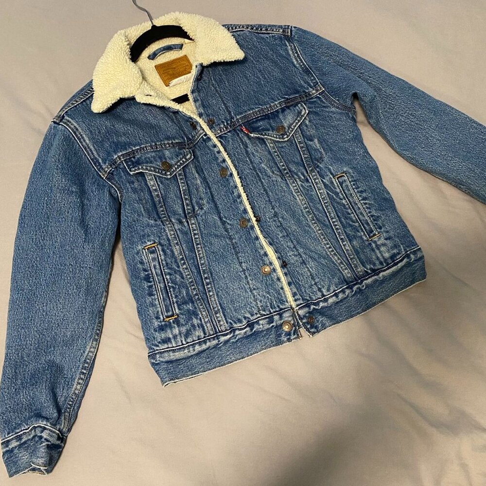 Levi's Premium  sherpa Trucker Jacket.  XS